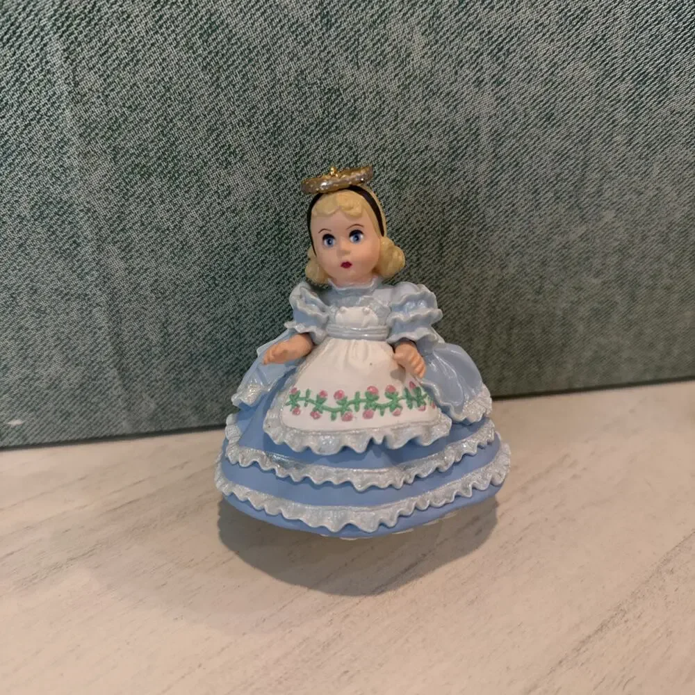 Vintage Hallmark Keepsake Ornament ALICE IN WONDERLAND Madame Alexander 2000‎